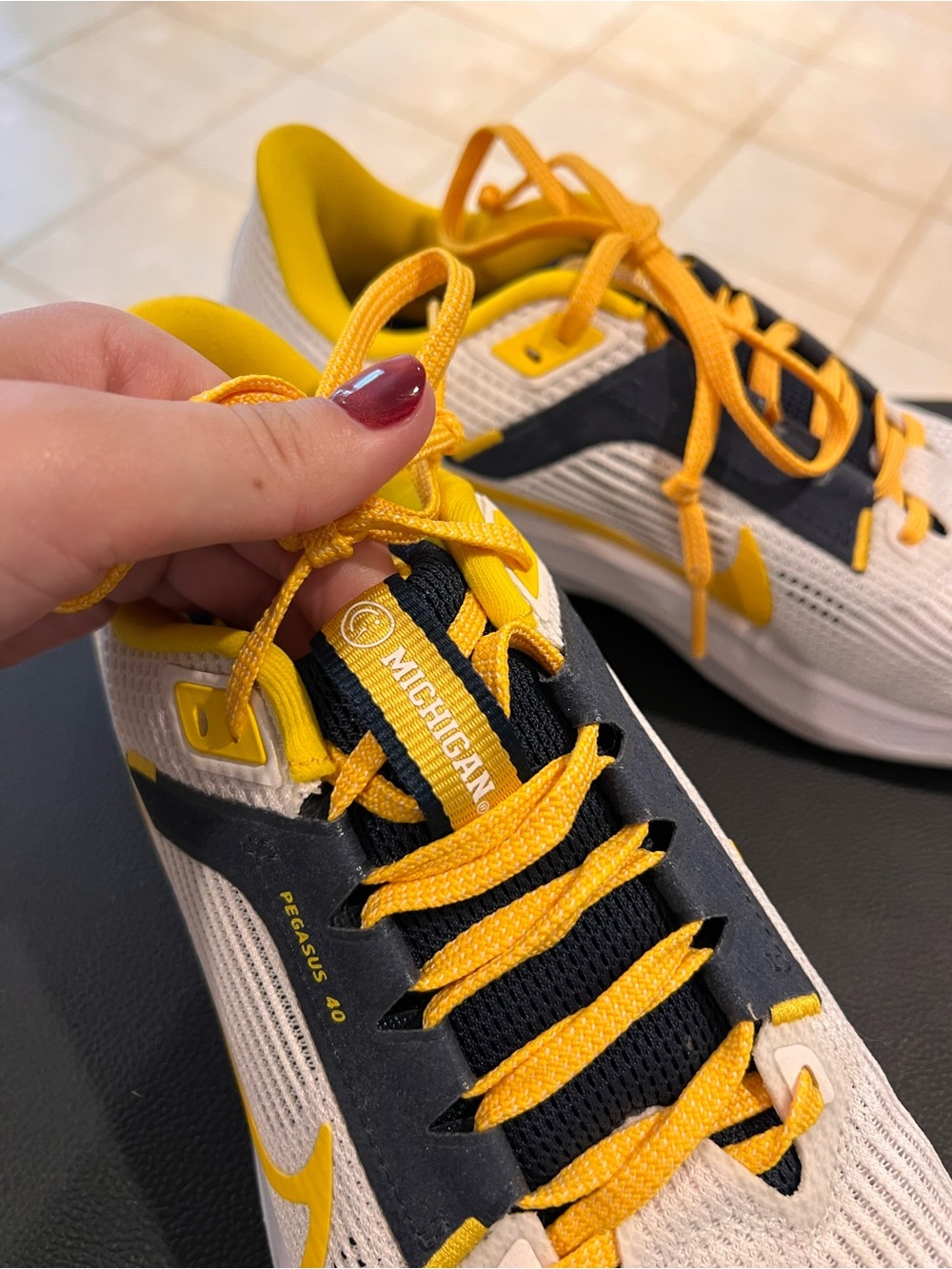 Nike Air Zoom Pegasus 40 Michigan Wolverines running shoes - Men’s 8/ W 9.5 - Picture 3 of 8